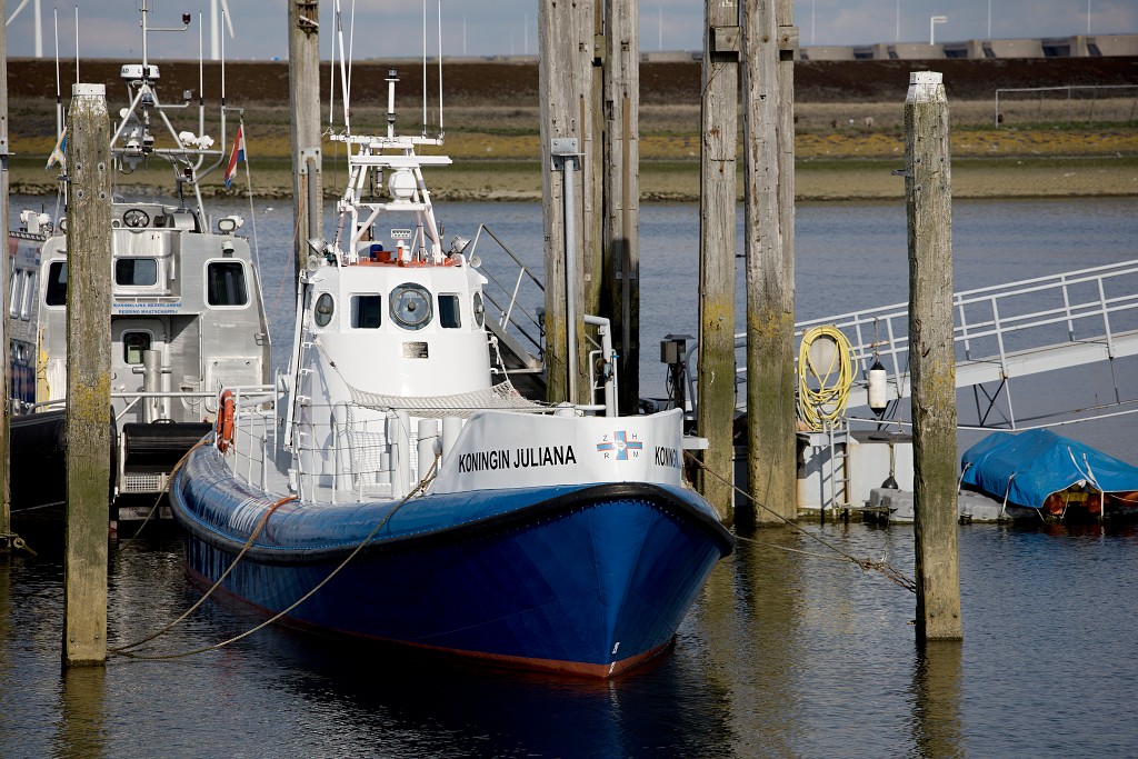 KNRM Koninklijke Nederlandse Redding Maatschappij hdr sar reddingsboot lifeguard scheepvaart zeevaart koopvaardij marine